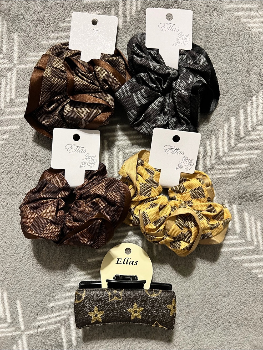 Ellas Designer Inspired Checker Scrunchie Set of 4 & Floral Hair Claw Clip